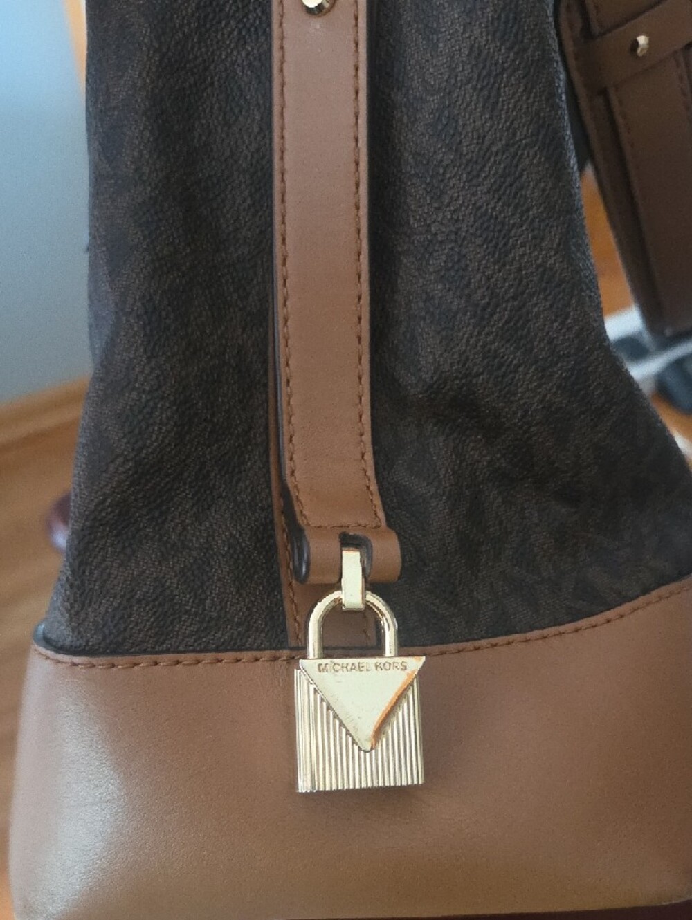Michael Kors Dark Brown Logo Messenger Bag with Tan Trim - Picture 2 of 9